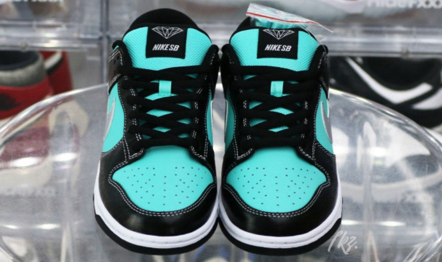 Nike SB Dunk Low Diamond Supply Co. Tiffany Unfading Sneaker