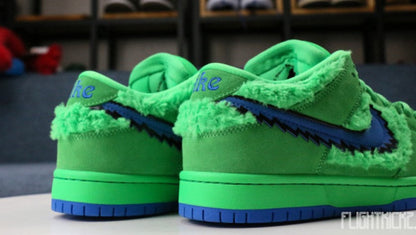 Grateful Dead x  Nike SB Dunk Low Green Classic Kicks