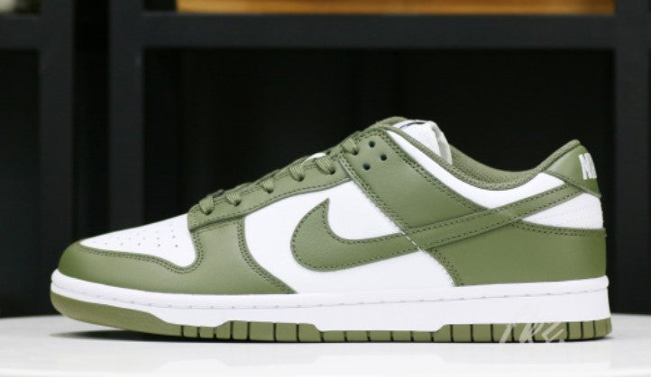 Nike Dunk Medium Olive W Unfading Sneaker