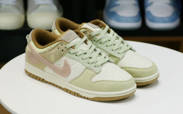 Nike Dunk Low On the Bright Side (W) Signature Footwear