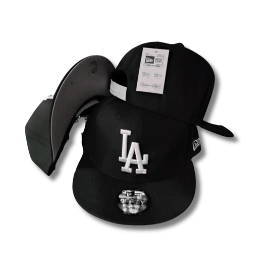 Los Angeles Dodgers Black with White Embroidered Logo – Snapback Cap