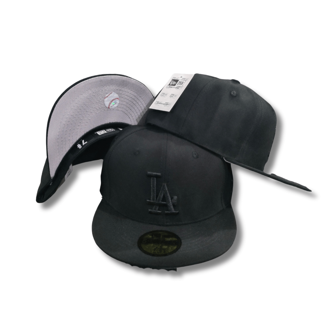 Los Angeles Dodgers Blackout with Tonal Logo Black  – Fitted Cap