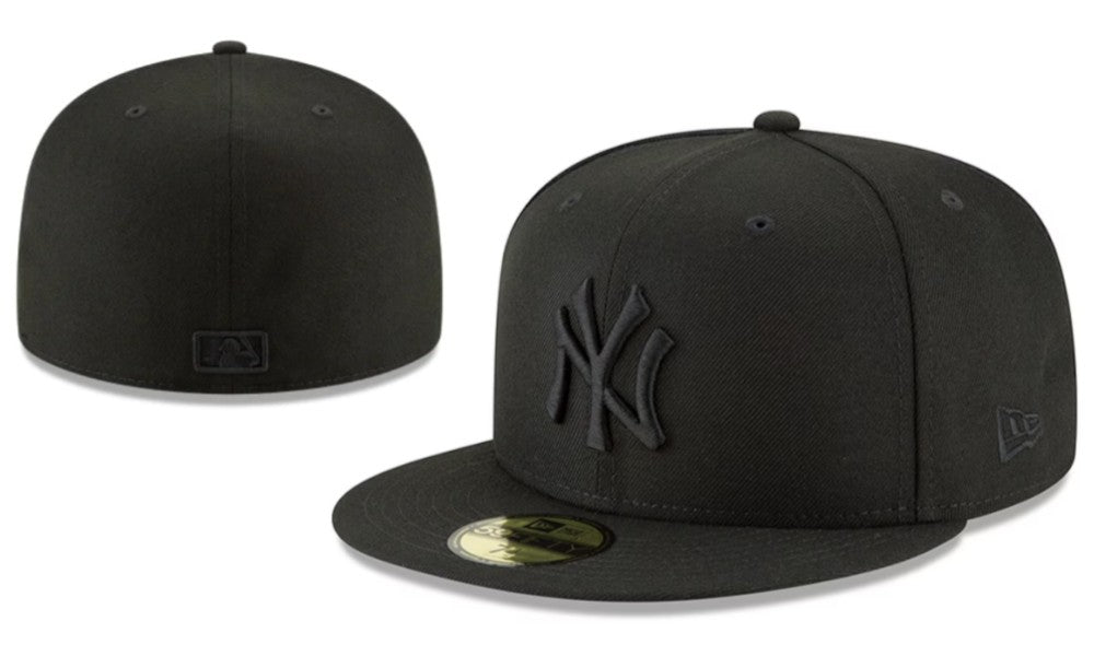 New York Yankees 59FIFTY Fitted Hat with Blackout Logo – Black